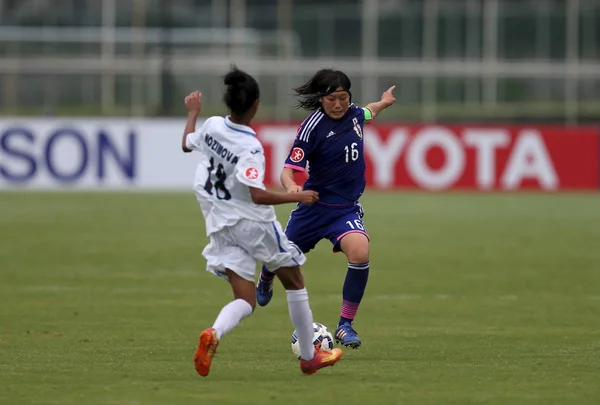 Spelare Uzbekistan Vänster Utmanar Hisui Haza Japan Fotbollsmatch 2015 Afc — Stockfoto