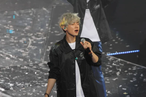 Chanyeol Del Grupo Chicos Surcoreano Chino Exo Actúa Durante Concierto —  Fotos de Stock