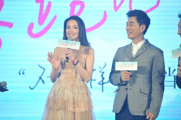 Taiwanees Actrice Shu Links Acteur Richie Jen Wonen Een Persconferentie — Stockfoto