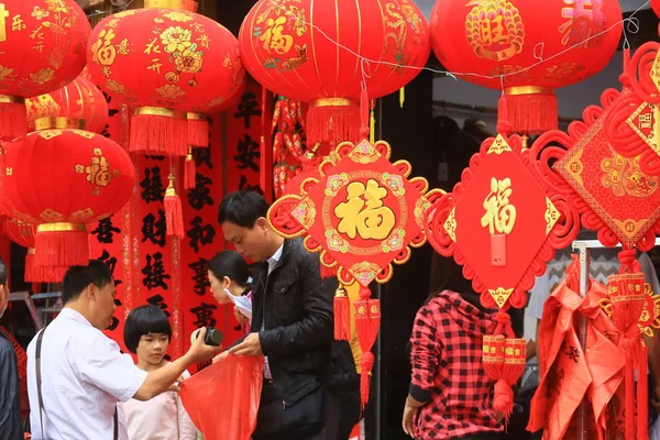 Los Residentes Chinos Locales Compran Linternas Rojas Calcomanías Otras Decoraciones — Foto de Stock