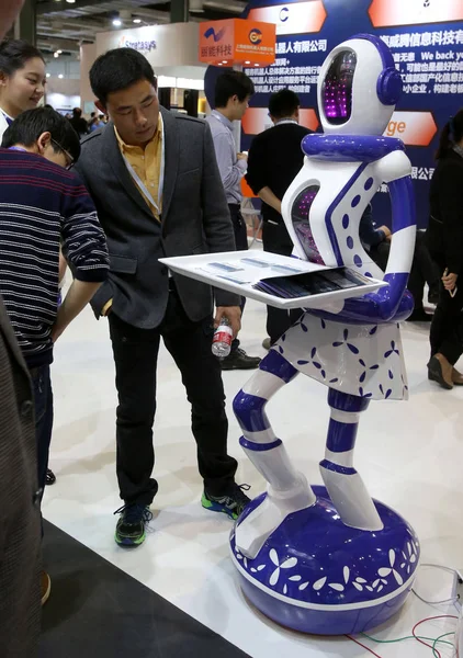 Látogatók Nézni Robot Alatt Kína Shanghai Nemzetközi Technológiai Vásár Csitf — Stock Fotó