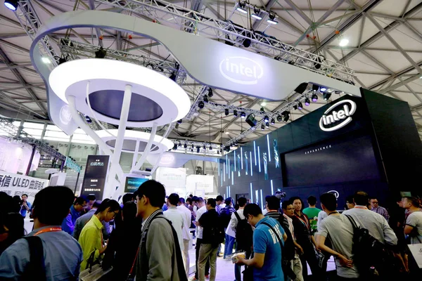 Människor Besöker Montern Intel 2015 Internationell Konsumenten Elektronik Visa Asien — Stockfoto