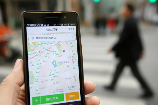 Ein Chinesischer Handynutzer Benutzt Die Taxi Hailing App Kuaidi Dache — Stockfoto