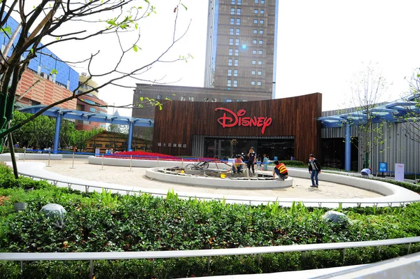 Weergave Van Shanghai Disney Flagship Store Lujiazui Financial District Pudong — Stockfoto