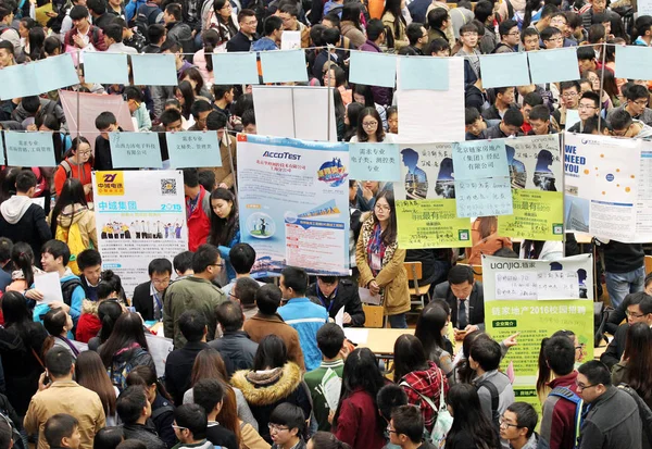 Des Filets Chinois Qui Obtiendront Leur Diplôme 2016 Rassemblent University — Photo