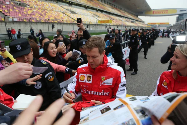 Sebastian Vettel Pilote Allemand Signe Des Autographes Pour Les Fans — Photo