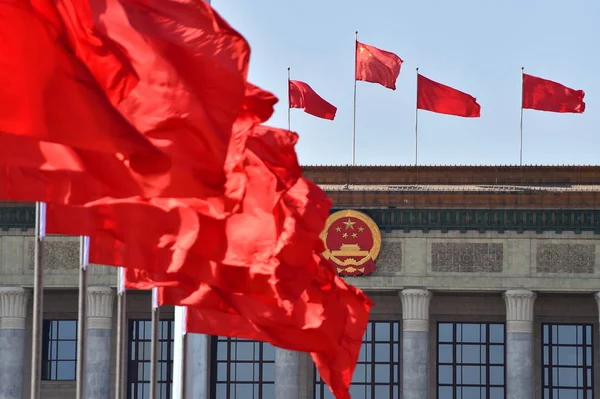 Red Flags Flutter Front Great Hall People Ahead Opening Session — Stock Photo, Image