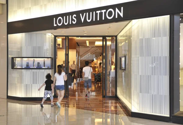 Los Clientes Ingresan Una Tienda Louis Vuitton Centro Comercial Ciudad — Foto de Stock