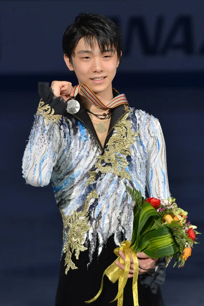 Medallista Plata Yuzuru Hanyu Japón Muestra Medalla Durante Ceremonia Victoria — Foto de Stock