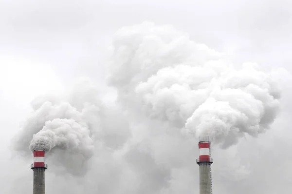 Humo Denso Descarga Las Chimeneas Una Fábrica Ciudad Fangchenggang Región —  Fotos de Stock