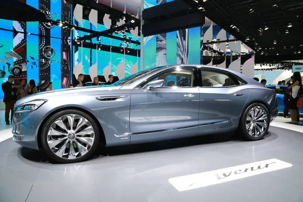 ゼネラル モーターズのビュイック アベニール概念車は表示 上海国際自動車産業展 またとして知られている自動上海 2015 年中国 上海市に中に 2015 — ストック写真