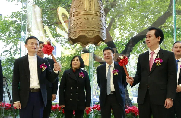 Jack Yun Izquierda Presidente Alibaba Group Jiayin Hui Yan Derecha —  Fotos de Stock