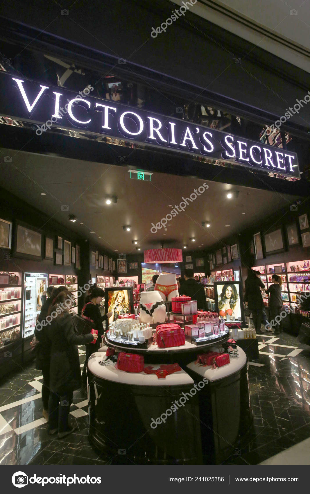 Chinese Customers Shop China First Victoria Secret Store Raffles City Stock Editorial Photo C Chinaimages