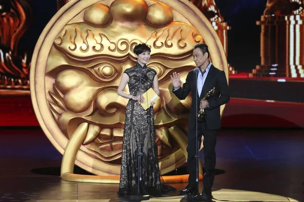 Actriz China Fan Izquierda Actor Wang Xueqi Anuncian Ganador Premio — Foto de Stock