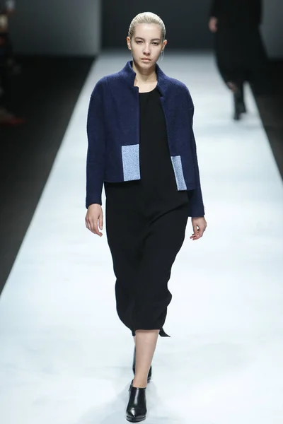 Modell Visar Skapelse Ines Fresedo Modevisning Shanghai Mode Vecka Höst — Stockfoto