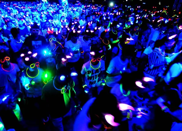 Jóvenes Chinos Con Decoraciones Iluminadas Participan Desfile Nocturno Para Celebrar — Foto de Stock