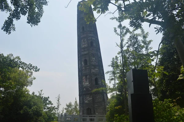 天马山塔景观 建于1079年 现在倾斜7 10离中心 在上海松江区 2015年6月5日 — 图库照片