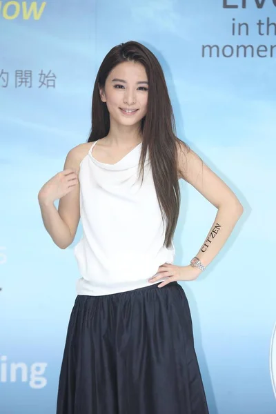 歌手および女優ヘーベ ティエンフー 陳台湾の女の子グループ の台北 シチズン時計のプロモーション イベントに出席 2015 — ストック写真