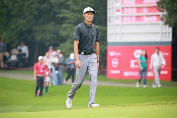 Golfista Cinese Haotong Cammina Verso Prossima Buca Giorno Durante Torneo — Foto Stock