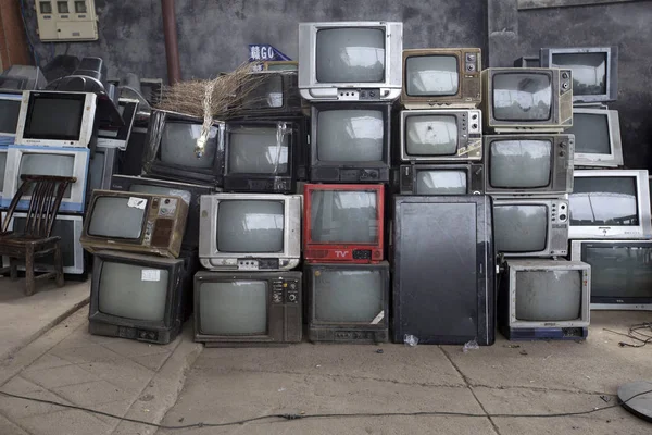 Tabung Televisi Set Yang Akan Dibongkar Menumpuk Sebuah Pabrik Miluo — Stok Foto
