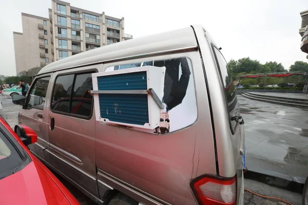 Vista Uma Mini Van Com Uma Unidade Condicionado Instalado Sua — Fotografia de Stock
