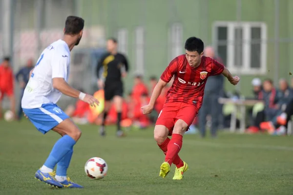 Sun Xiang Direita Sipg Football Club Desafia Futebolista Universitatea Craiova — Fotografia de Stock