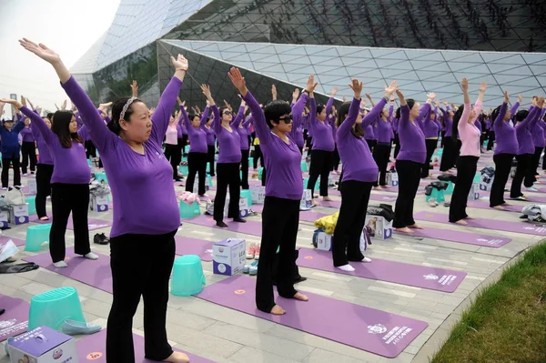 Aanstaande Wonen Grootste Groep Yogales Shenyang City Noordoost China Liaoning — Stockfoto