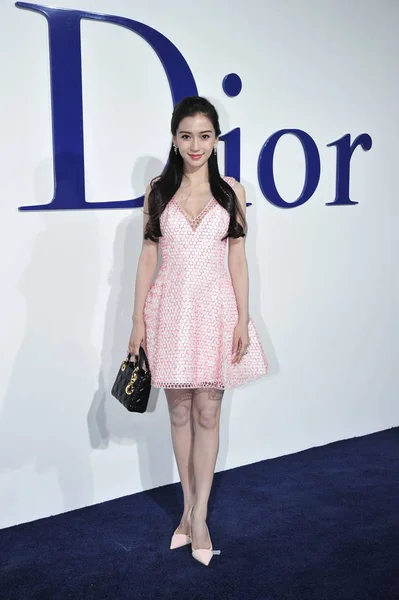 Hong Kong Atriz Angelababy Posa Durante Desfile Moda Dior Primavera — Fotografia de Stock