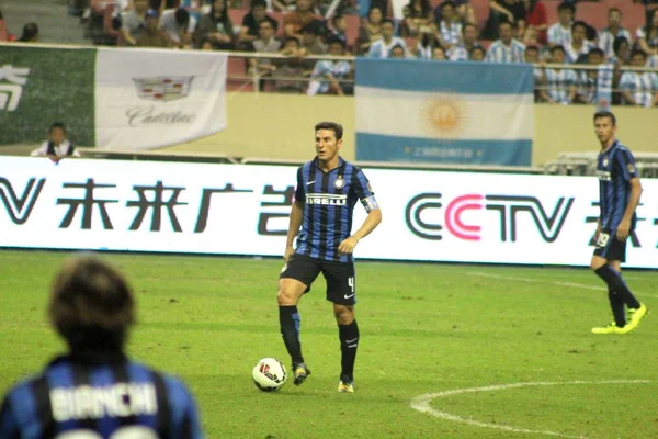 Estrela Futebol Italiano Javier Zanetti Inter Milan Legends Centro Dribla — Fotografia de Stock