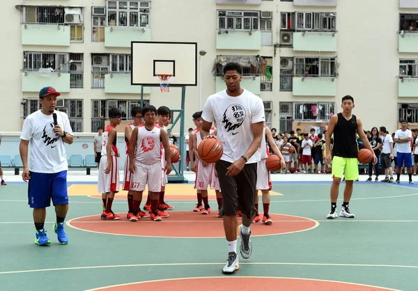 Nba Stjärna Anthony Davis Visar Sin Basket Skicklighet Fläkt Möteshändelse — Stockfoto