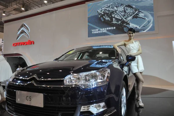 Model Představuje Citroen Během Výstavy Automobilů Qingdao Východní Čínská Provincie — Stock fotografie
