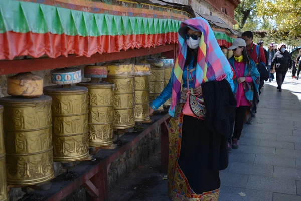 Woman Dressed Tibetan Costume Tourists Spin Prayer Wheels Potala Palace — Stock Photo, Image