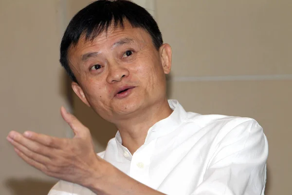 Председатель Alibaba Group Джек Выступил Интервью После Церемонии Подписания Стратегического — стоковое фото