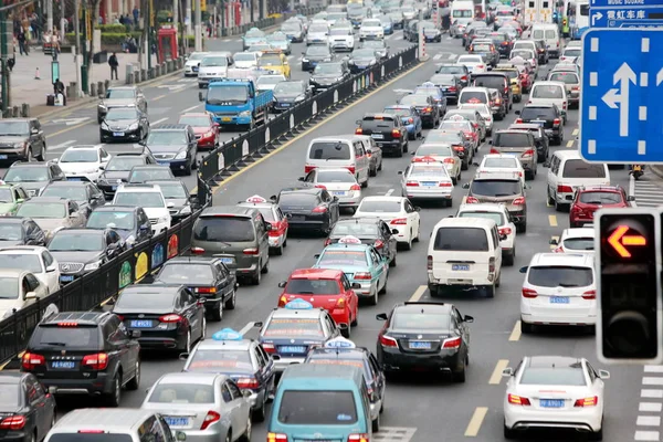 Massas Carros Viajam Uma Estrada Xangai China Março 2015 — Fotografia de Stock