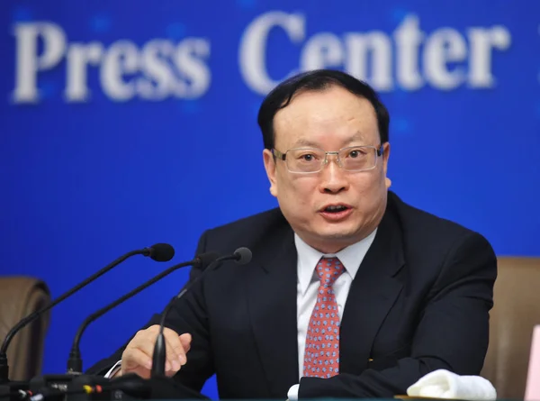 Następnie Wiceminister Finansów Wang Baoan Przemawia Konferencji Prasowej Podczas Pierwszej — Zdjęcie stockowe