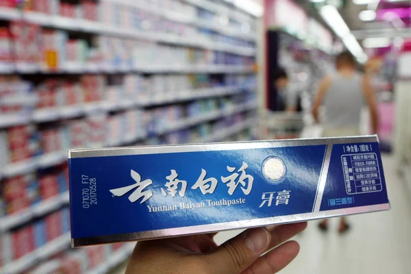 Магазины Зубной Пасты Юньнань Байяо Супермаркете Шанхае Китай Июля 2014 — стоковое фото
