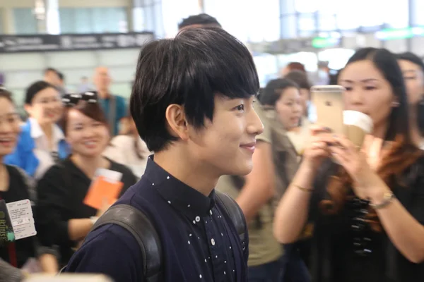 South Korean Actor Yim Wan Smiles Leaving Shanghai Pudong International — Stock Photo, Image