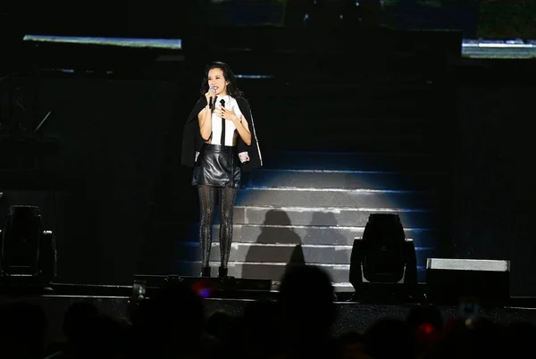 Chanteuse Hong Kong Karen Mok Produit Concert Guangzhou Lors Son — Photo