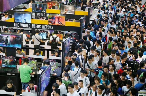 Visitors Crowd 13Th China Digital Entertainment Expo Also Known Chinajoy — Stock Photo, Image