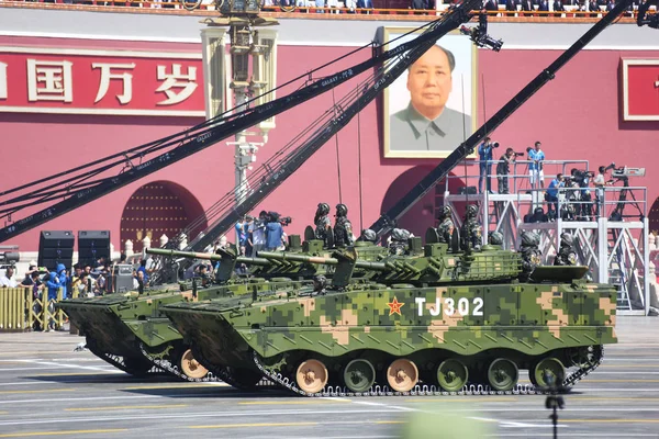 Piechoty Pojazdy Bojowe Marca Przeszłości Trybuny Tiananmen Podczas Parady Wojskowej — Zdjęcie stockowe