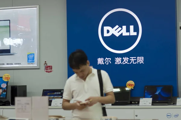 Klient Korzysta Jego Telefonu Komórkowego Kasie Dell Sklepie Agd Guangzhou — Zdjęcie stockowe