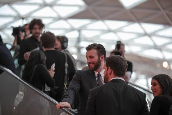 俳優クリス エヴァンスは 2015 日映画 アベンジャーズ 年齢の Ultron イギリスのロンドンでプレミアために到着 — ストック写真