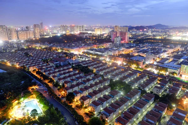2015年6月16日 中国南部の広東省東莞市で機械式金型産業で有名な長安町の夜景 — ストック写真