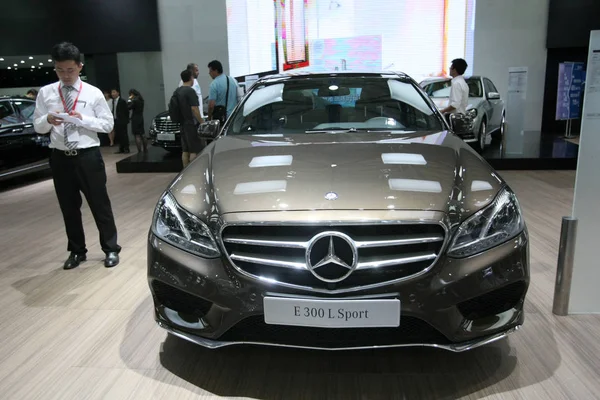 Mercedes Benz E300L Sport Daimler Displayed 2014 Pudong International Automotive — Stock Photo, Image