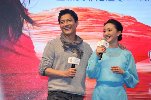 Actriz China Zhou Xun Derecha Marido Actor Estadounidense Archie Kao — Foto de Stock