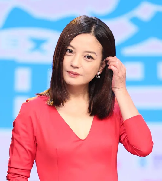 Čínská Herečka Vicki Zhao Wei Upraví Vlasy Během Tiskové Konference — Stock fotografie