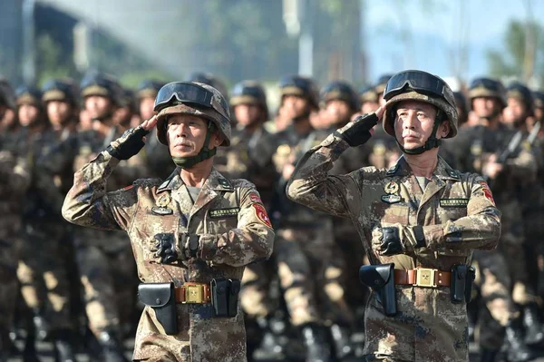 Bestand Chinese Generaals Soldaten Van Pla People Liberation Army Praktijk — Stockfoto