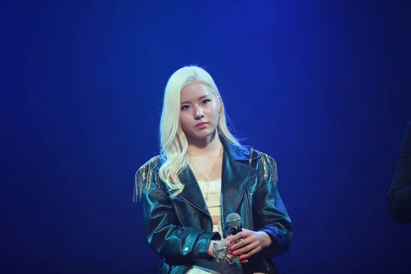 韩国歌手金叶琳在2015年4月27日于韩国首尔举行的第三张迷你音乐专辑 简单的心灵 的宣传活动中摆姿势 — 图库照片