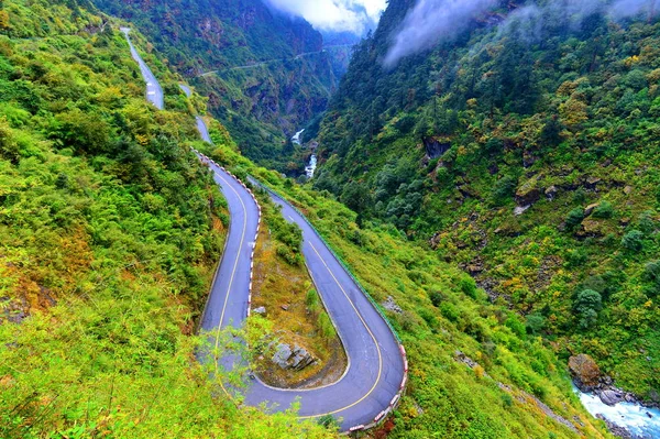 中国国家高速道路 318 ザンムー町近くの山からの風景ニャラム県 シガツェ 中国南西部のチベット自治区 2014 — ストック写真