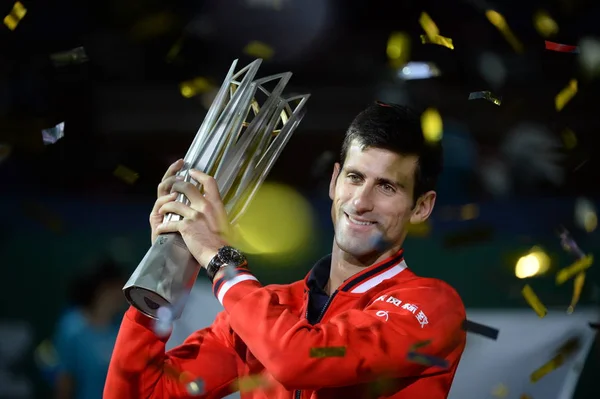 Novak Djokovic Szerb Vet Fel Kupa Díjátadó Után Legyőzte Wilfried — Stock Fotó